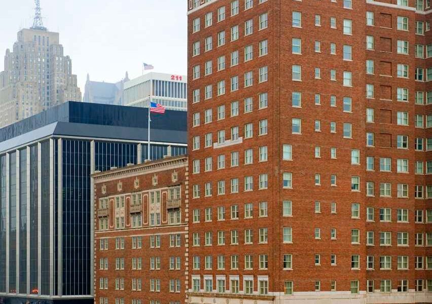 DoubleTree Suites by Hilton Hotel Detroit Downtown – Fort Shelby